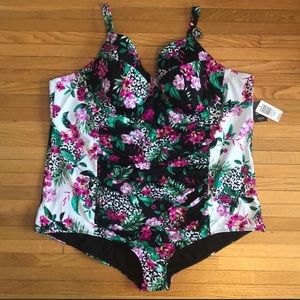 🌺TORRID Plus size 6x D/DD NWT swimsuit🌺